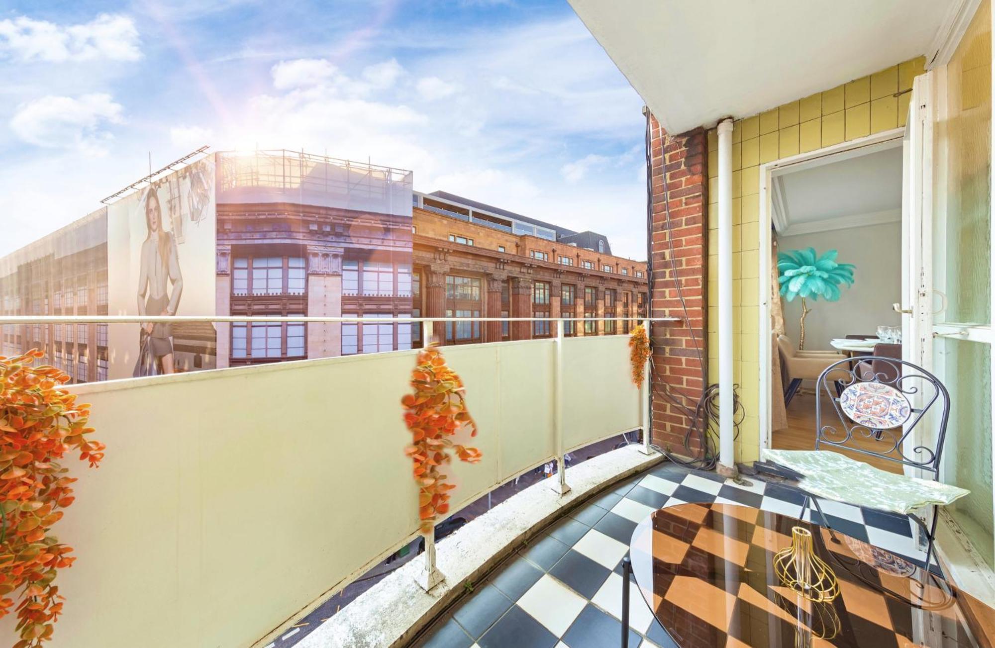 Iconic With Terrace On Harrods *